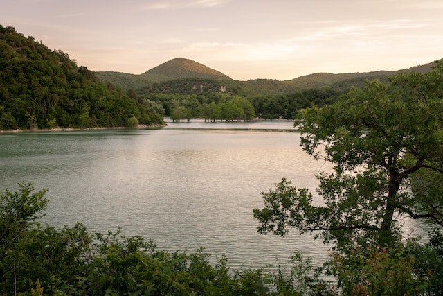 Tranquil Lakeside Retreats